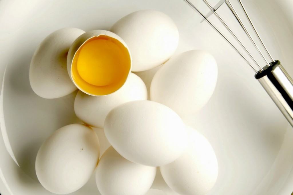 Should you eat whole eggs or only whites? | allnaturalideas.com