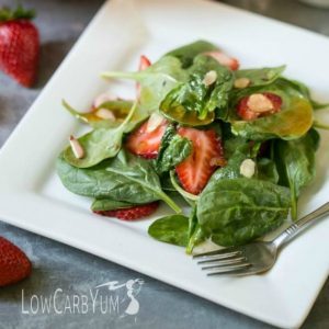 LOW CARB YUM SPINACH STRAWBERRY SALAD WITH VINAIGRETTE low-carb-spinach-strawberry-salad-vinaigrette-dressing-port-683x1024
