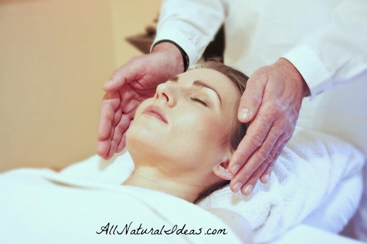 The benefits of reiki healing treatment include reduction of pain, tension, anxiety and stress. These benefits can improve the quality of life for patients.
