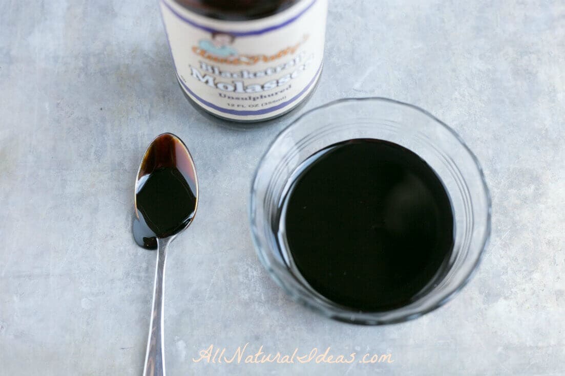 Blackstrap molasses in bowl and spoon