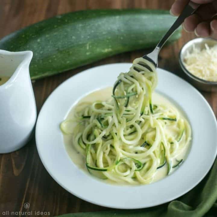 How to make zoodles with a white pasta sauce