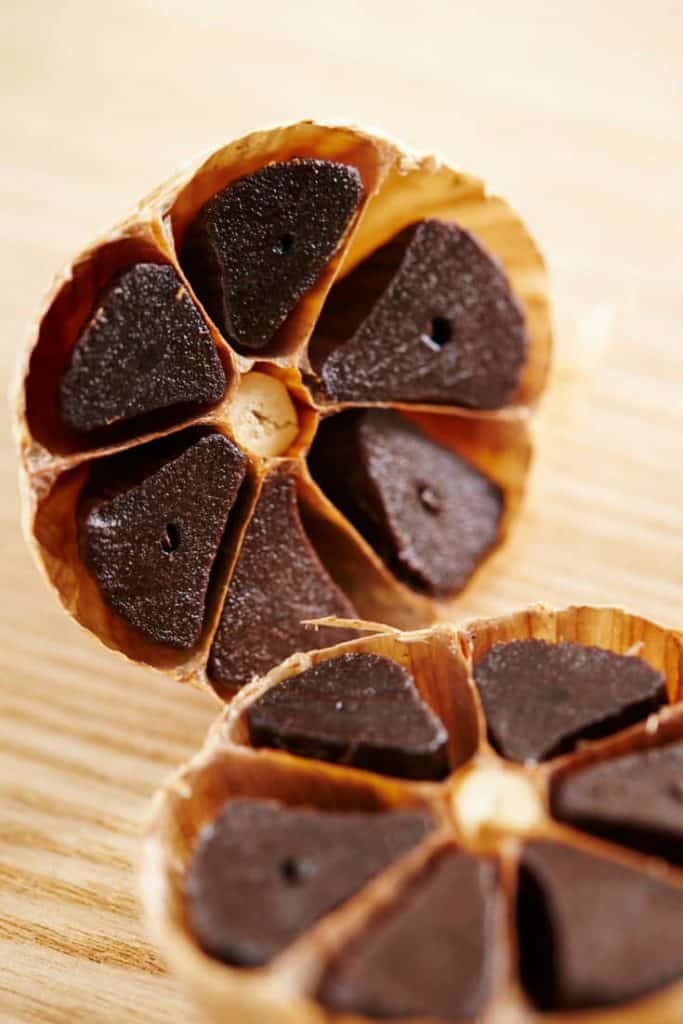 Like the taste of garlic but not the way it leaves your breath smelling? What if you can enjoy the taste without the bad breath? That’s one of the many fermented black garlic benefits.